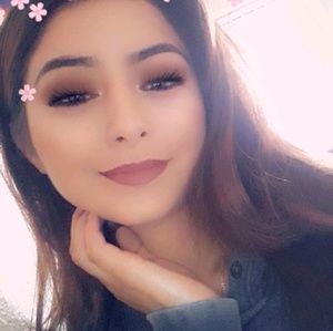 Meet your Posher, Andreina